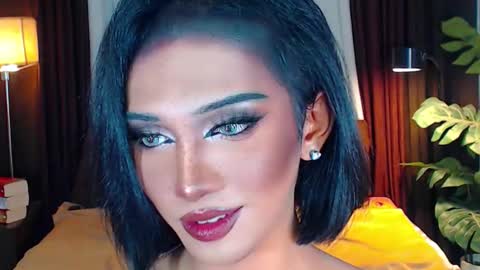 Molly online show from 12.05.25