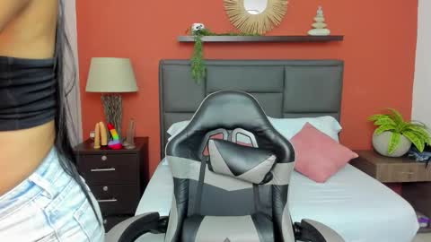 mollylove_ online show from 10.23.25