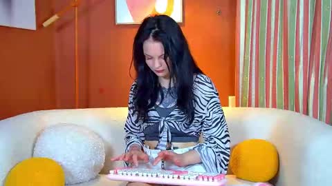 Molly online show from 09.12.25