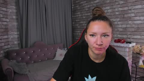 hi im Molly heregreat boobs big heart  warm pussy  online show from 10.14.25