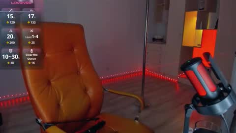 Snapshot of mollyposh chatting on 11.21.25 Molly online show from 11.21.25