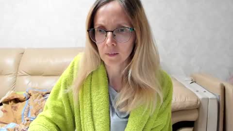 AngelMomm online show from 02.10.25