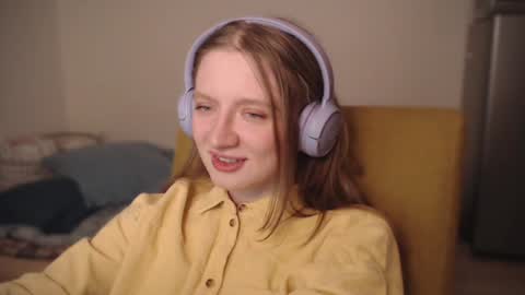 Snapshot of mollytucker chatting on 12.20.24 mollytucker online show from 12.20.24