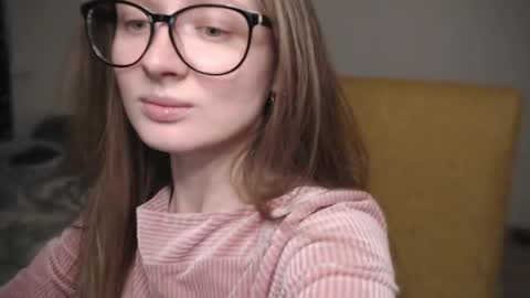 Snapshot of mollytucker chatting on 02.09.25 mollytucker online show from 02.09.25