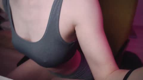 Snapshot of mollytucker chatting on 02.22.25 mollytucker online show from 02.22.25