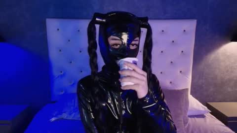 Snapshot of mollyycrystal chatting on 11.08.25 mollyycrystal online show from 11.08.25