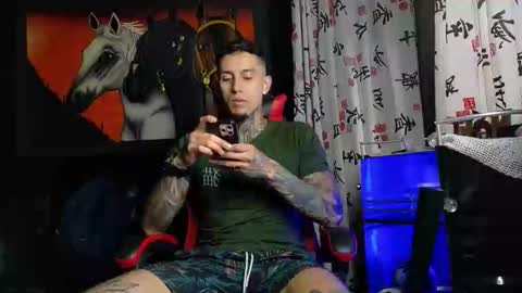 Snapshot of molotov_explosive chatting on 01.12.26 Molotov online show from 01.12.26