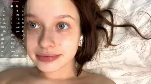 Snapshot of moltenpeach chatting on 04.15.26 Hermina online show from 04.15.26