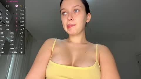 Snapshot of moltenpeach chatting on 04.22.26 Hermina online show from 04.22.26