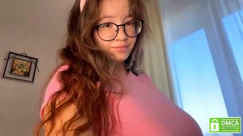 Snapshot of moltenpeach chatting on 07.06.26 Hermina online show from 07.06.26