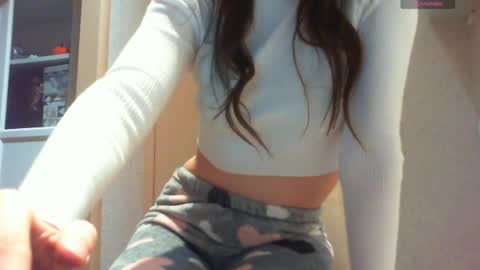 Snapshot of momentbeforedown chatting on 01.12.25 Hailey online show from 01.12.25