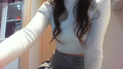 Snapshot of momentbeforedown chatting on 02.16.25 Hailey online show from 02.16.25