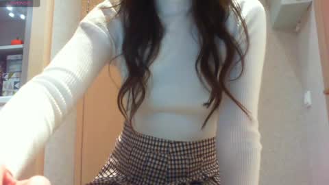 Snapshot of momentbeforedown chatting on 02.16.25 Hailey online show from 02.16.25