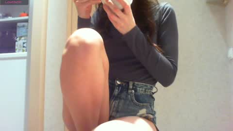 Snapshot of momentbeforedown chatting on 03.01.25 Hailey online show from 03.01.25