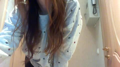 Snapshot of momentbeforedown chatting on 05.31.26 Hailey online show from 05.31.26