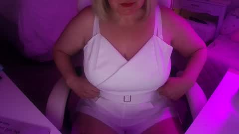 Mommy Julia online show from 05.04.26