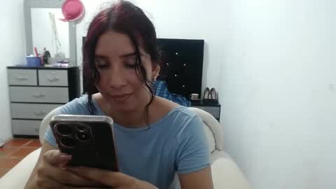 Snapshot of mommy_sexy2 chatting on 12.31.24 zarai online show from 12.31.24