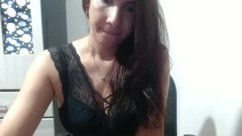 Snapshot of mommy_sexy2 chatting on 10.19.25 zarai online show from 10.19.25