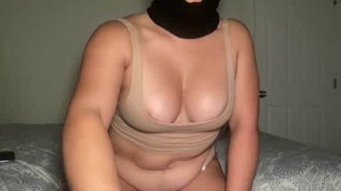 Snapshot of mommygoddess03 chatting on 09.16.25 mommygoddess03 online show from 09.16.25