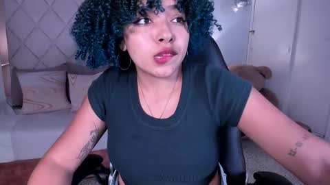 Momo  online show from 11.24.25