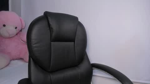 Momo  online show from 03.11.26