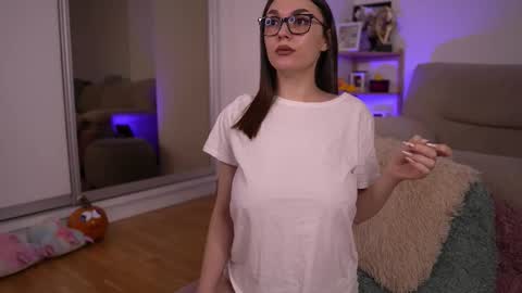 Snapshot of mona_lisss chatting on 11.25.25 Mona Lisss online show from 11.25.25