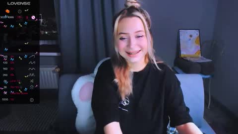 Snapshot of monalauu chatting on 02.05.26 online show from 02.05.26