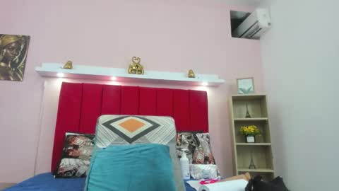 Snapshot of monalinda220 chatting on 10.12.25 paola online show from 10.12.25