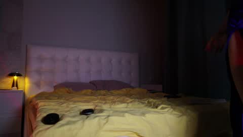 Snapshot of moni_carroll chatting on 03.30.26 Monia Help me get 20000 subscribers online show from 03.30.26