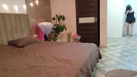 monica_weisss online show from 07.28.26