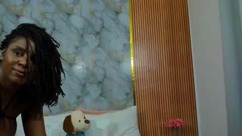 Snapshot of monicaroux chatting on 11.27.25 online show from 11.27.25