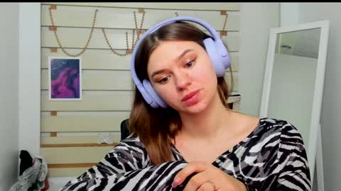 Monika online show from 02.04.25