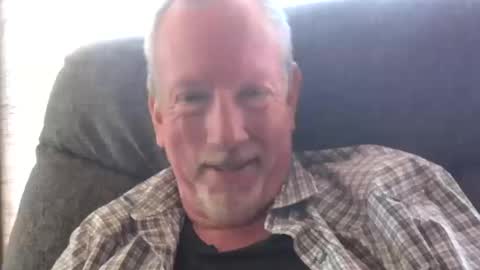 Snapshot of monkeedance chatting on 10.12.25 Monkee Dance online show from 10.12.25