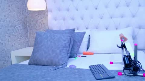 Snapshot of monserratpeter chatting on 12.03.25 MonserratPeter online show from 12.03.25