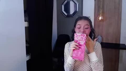 Snapshot of moon_and_fire_ chatting on 11.07.25 moon_and_fire_ online show from 11.07.25