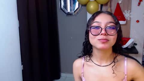 Snapshot of moon_and_fire_ chatting on 11.15.25 moon_and_fire_ online show from 11.15.25