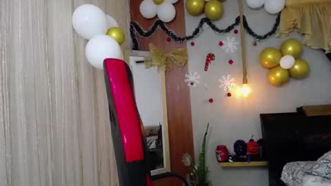 Snapshot of moon_and_fire_ chatting on 11.16.25 moon_and_fire_ online show from 11.16.25