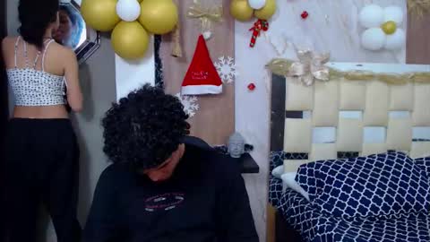 Snapshot of moon_and_fire_ chatting on 11.19.25 moon_and_fire_ online show from 11.19.25