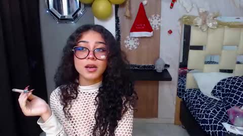 Snapshot of moon_and_fire_ chatting on 11.20.25 moon_and_fire_ online show from 11.20.25