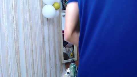 Snapshot of moon_and_fire_ chatting on 11.23.25 moon_and_fire_ online show from 11.23.25