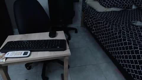 Snapshot of moon_and_fire_ chatting on 12.03.25 moon_and_fire_ online show from 12.03.25