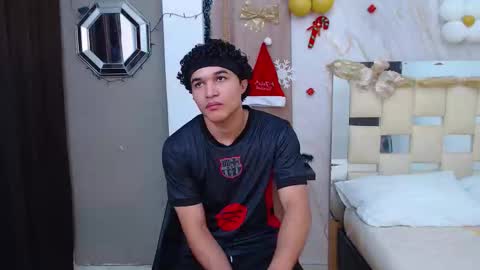 Snapshot of moon_and_fire_ chatting on 12.14.25 moon_and_fire_ online show from 12.14.25