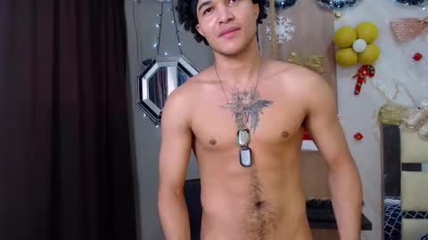 Snapshot of moon_and_fire_ chatting on 12.19.25 moon_and_fire_ online show from 12.19.25