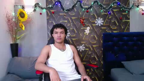 Snapshot of moon_and_fire_ chatting on 12.20.25 moon_and_fire_ online show from 12.20.25