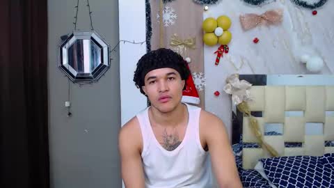 Snapshot of moon_and_fire_ chatting on 12.21.25 moon_and_fire_ online show from 12.21.25