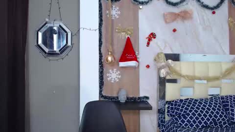 Snapshot of moon_and_fire_ chatting on 01.09.26 moon_and_fire_ online show from 01.09.26