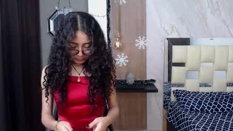 Snapshot of moon_and_fire_ chatting on 01.12.26 moon_and_fire_ online show from 01.12.26