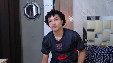 Snapshot of moon_and_fire_ chatting on 01.13.26 moon_and_fire_ online show from 01.13.26