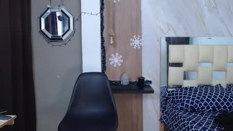 Snapshot of moon_and_fire_ chatting on 01.14.26 moon_and_fire_ online show from 01.14.26