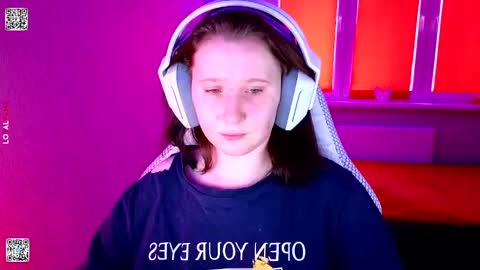 Snapshot of moon_avengers chatting on 02.06.26 Lola online show from 02.06.26